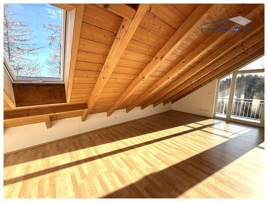 Dachstudio mit hellem, freundlichem Wohnambiente