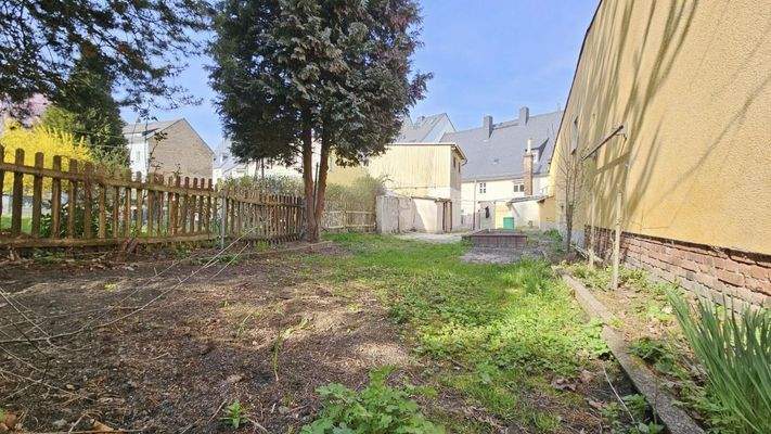 Wiese hinter dem Grundstück