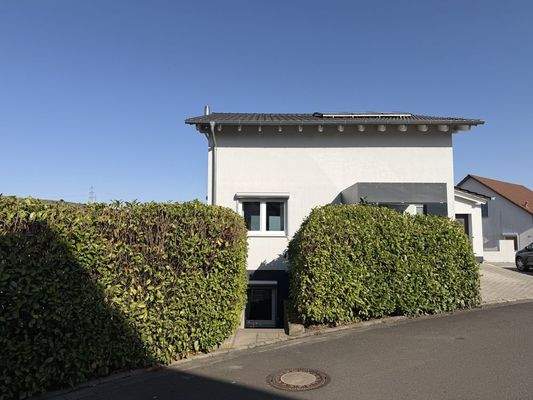 Gebäude Straßenseite