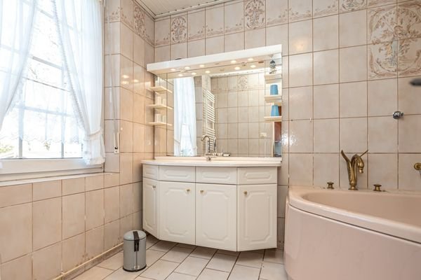 Außergewöhnliches Wannenbad im Erdgeschoss