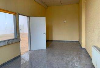 Lager-Büro-Kombination mit Rampen EG