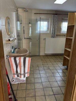 Duschbad mit Sauna im EG