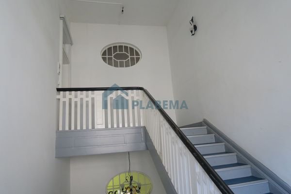 225.04-Treppe/Nebeneingang DG