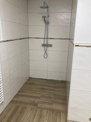 und ebenerdiger Dusche.jpeg