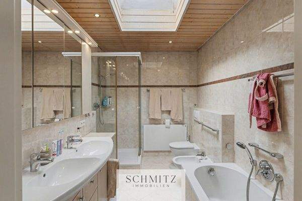 Badezimmer (1/2) EG
