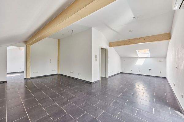 Großes Studiozimmer mit Anschluss für eine Küche