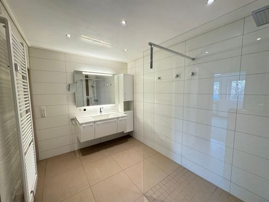 Badezimmer EG