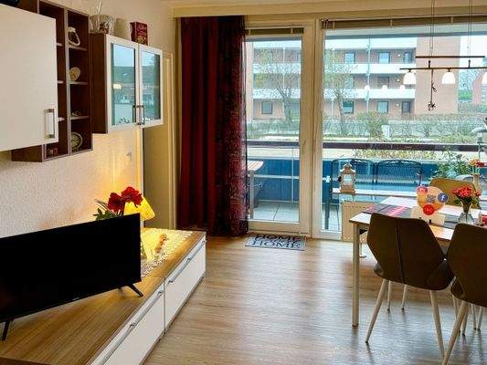 Wohnzimmer mit Blick auf die Loggia