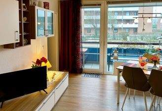 Wohnzimmer mit Blick auf die Loggia