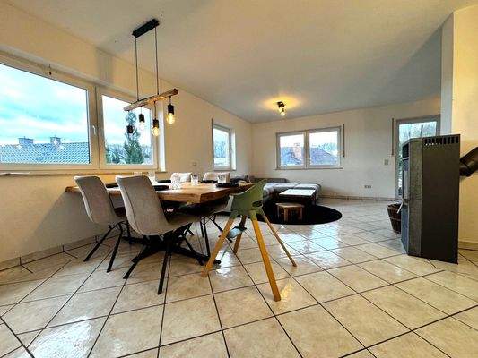 Offenes Wohn- u. Esszimmer im EG