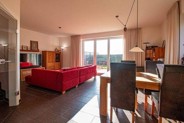 10c - Wohn und Essbereich