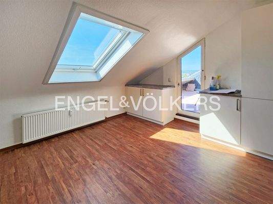 Küche mit Balkonzugang