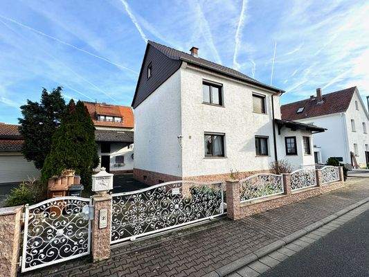 AK2 Straßenansicht mit Einfahrt.jpg