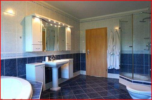 Badezimmer im EG mit Dusche