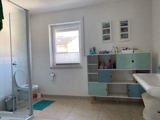 Bad OG mit Dusche, Wanne, WC.jpg