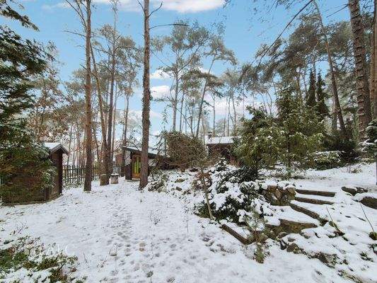 Garten mit Nebengelasse