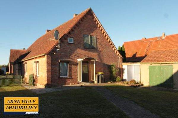 Blick zum Nebengebäude