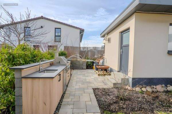 Nebengebäude digital möbliert 