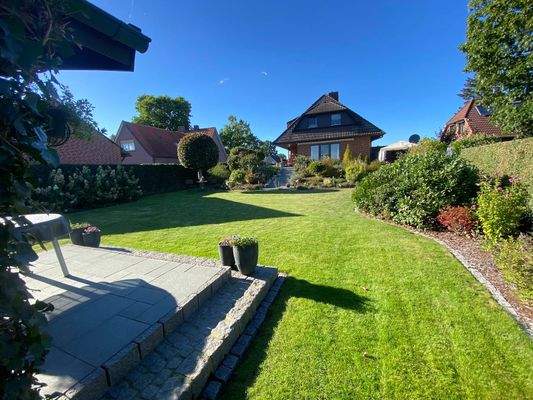Terrasse des Gartenhauses mit Blick auf das Haupthaus