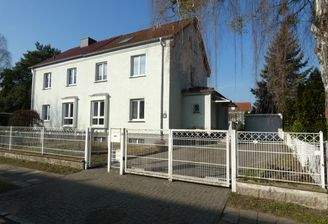 Außen Straßenfront1.JPG