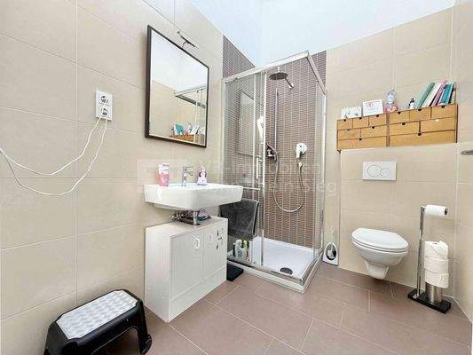 Duschbad hinteres Haus