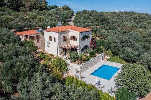 Kreta, Kolymvari: Villa mit Meer- und Bergblick und unabhängigem Apartment zu verkaufen