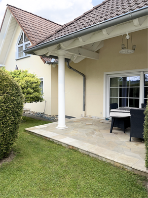 überdachte Hauptterrasse