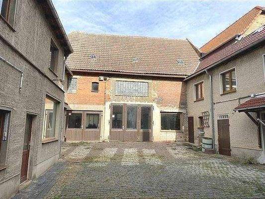 Hof und Nebengebäude