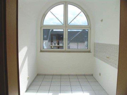 Küche mit hellen Fliesen