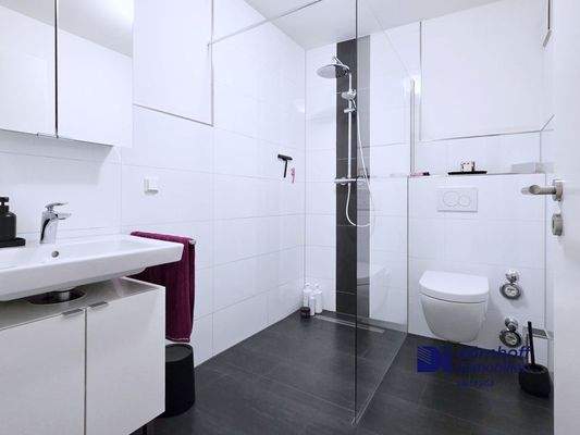 Badezimmer mit Dusche