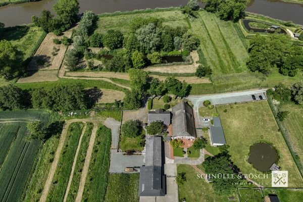 Luftaufnahme Gutshof und Außengelände