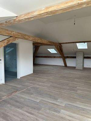 Loftbüro mit Holzbalken