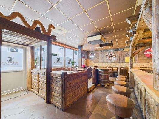 CAM03694G0-PR0042-STILL018