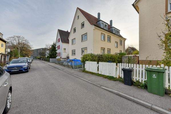 Haus &amp; Straße v. Norden