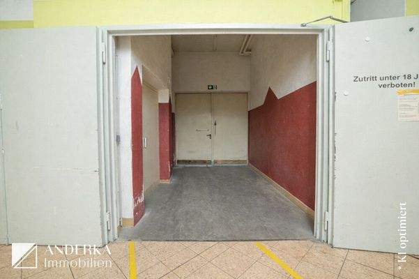 Aufzug mit Ladefläche