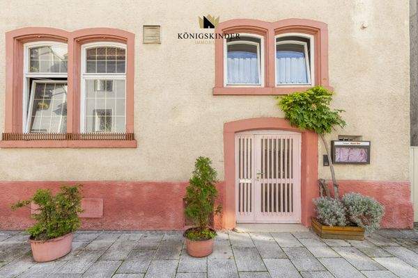 Eingang Gaststätte mit der Möglichkeit Außenbewirtung zu betreiben