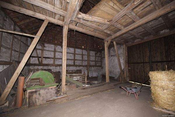Stallgebäude innen 