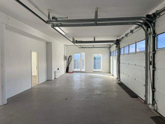 Garage/Gewerbefläche (3 Tore)