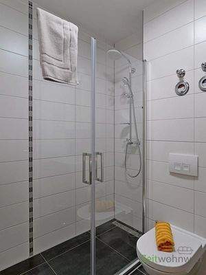 große bodentiefe Dusche