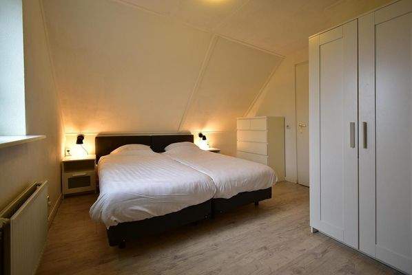 chalet-kaufen-summio-park-aquadelta-bruinisse-niederlande-schlafzimmer-stimmungsbeleuchtung-2025