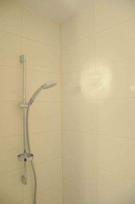 Duschbadewanne mit Glaswand