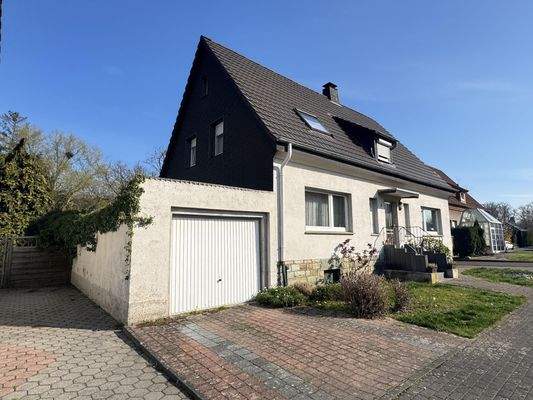 seitliche Hausansicht