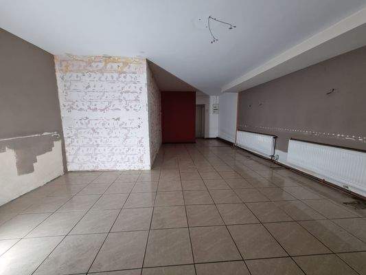 Ladenfläche (Richtung Lager).jpg