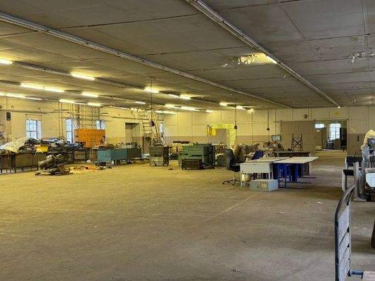 Montagehalle mit ca 900 m² pro Etage