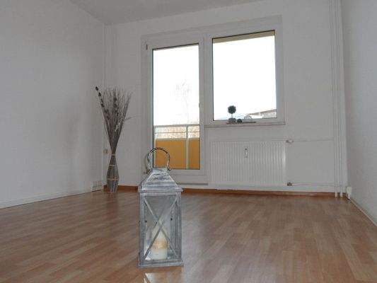 Wohnzimmer mit Balkon