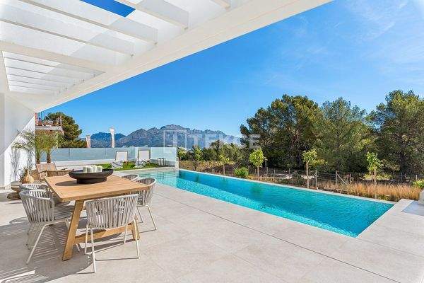 Elegant Detached Luxurious Villas with Pools in Polop Alicante