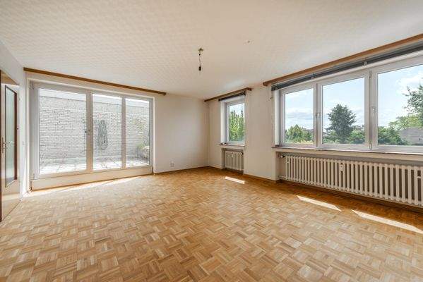 Wohnzimmer mit Ausgang zur Terrasse