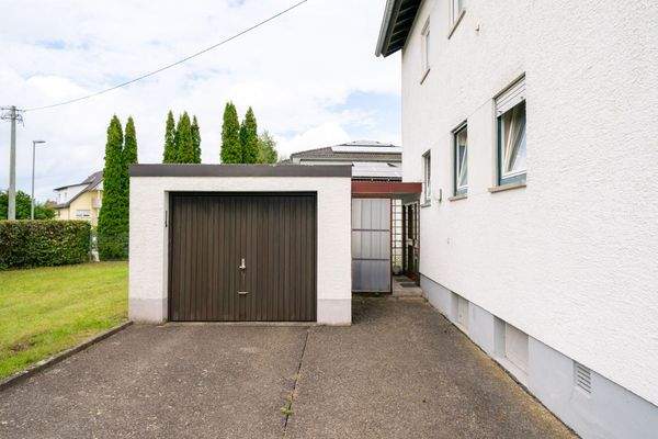 Hauszugang + Einzelgarage 