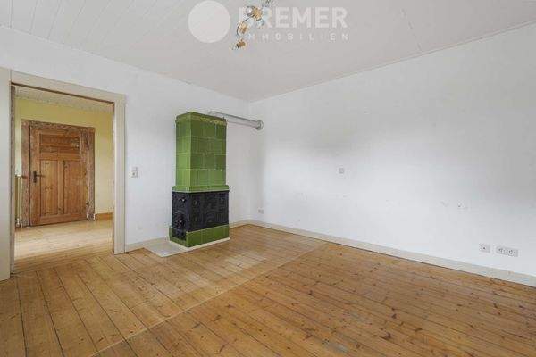 EG rechts, Kachelofen