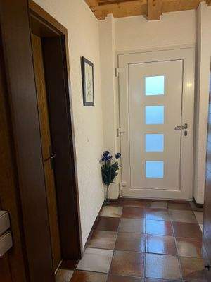 Eingang mit neuer Haustür.jpeg